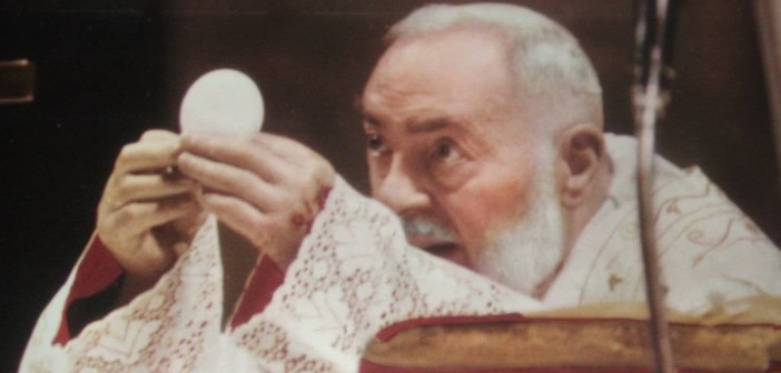 Una Santa Messa celebrata da Padre Pio